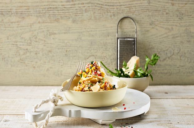 Spaghetti mit Salsiccia und Maiskörnern