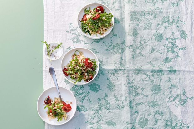 Fregola-Salat mit Tomaten und Kräutern
