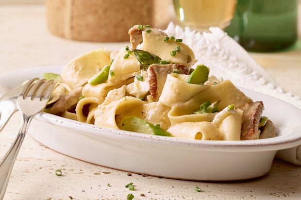 Pappardelle mit Kalbfleisch, Spargeln und Gorgonzola