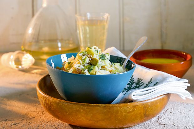 Erdnuss-Avocado-Reis mit Currysauce