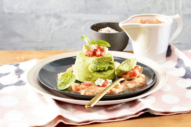 Erbsenflan mit Gorgonzola-Tomaten-Sauce