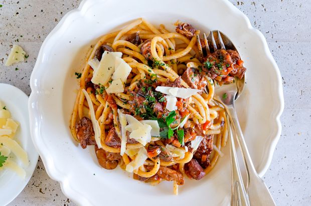 Bigoli con sugo di gallina imbriaga – Bigoli mit «betrunkenem» Huhn