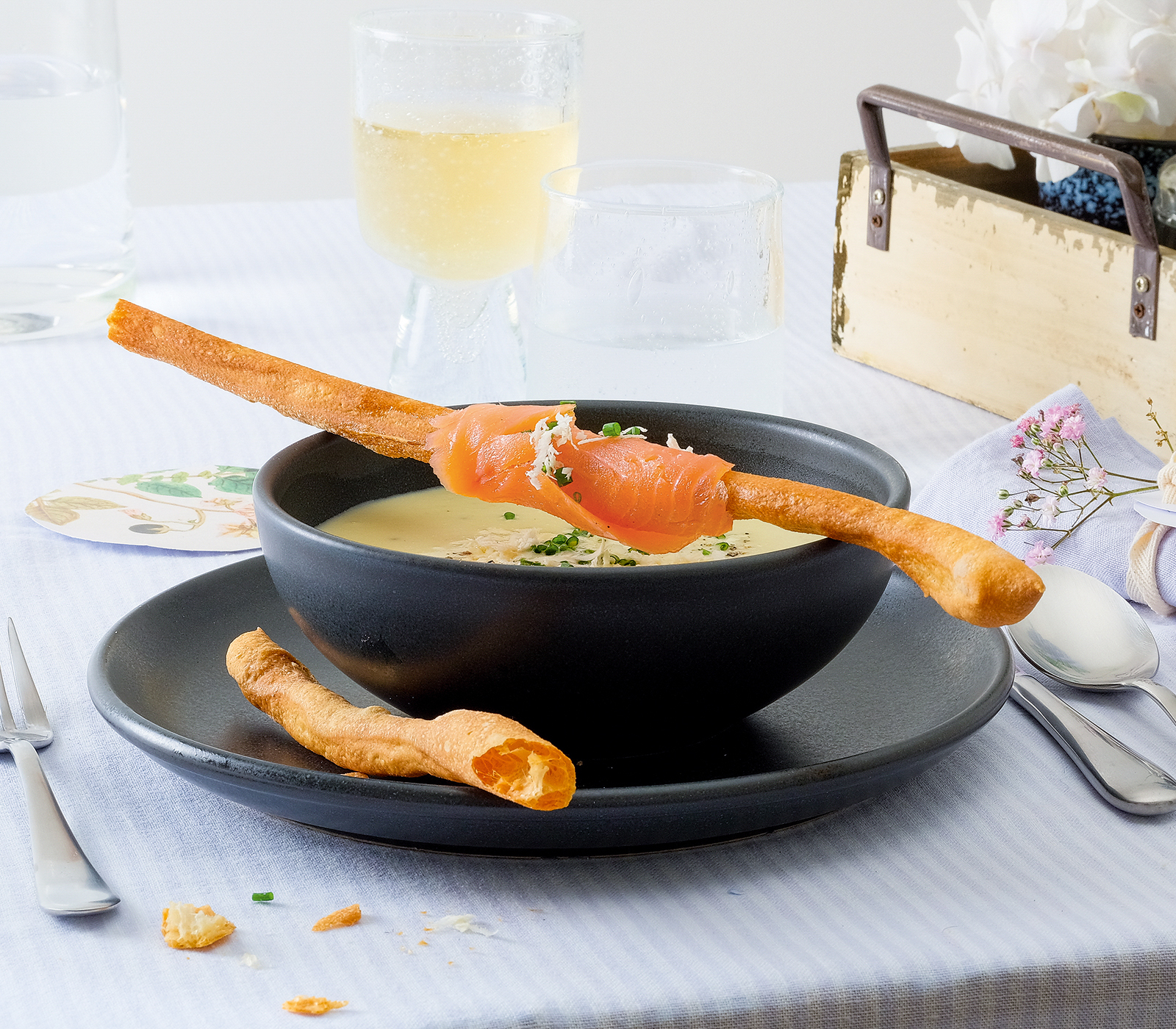 Kartoffel-Meerrettich-Suppe mit Rauchlachs Grissini - Annemarie ...