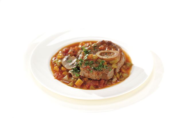 Kalbshaxen an Gemüse-Pilz-Sauce