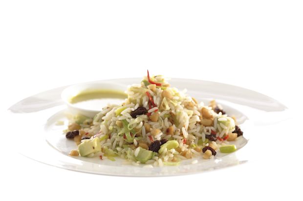 Erdnuss-Avocado-Reis mit Currysauce