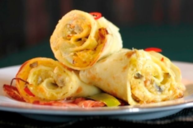 Überbackene Omelettenröllchen mit Sauerkrautfüllung