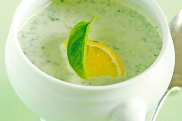 Basilikum-Weinsuppe