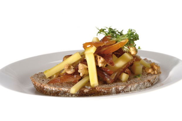 Dattel-Käse-Salat