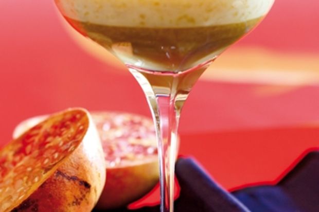 Wodka-Granatapfel-Sabayon
