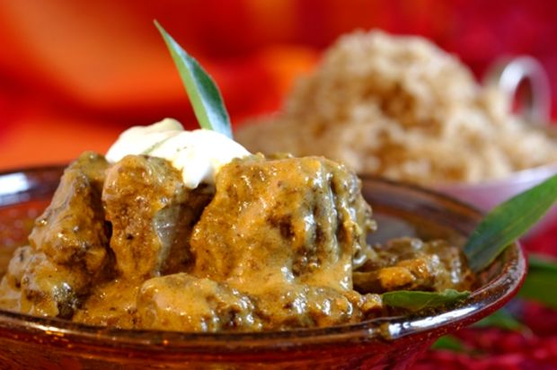 Curry-Rindfleisch mit Gurken-Raita
