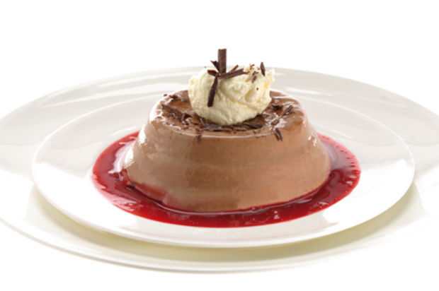 Schokoladen-Panna cotta mit Himbeersauce