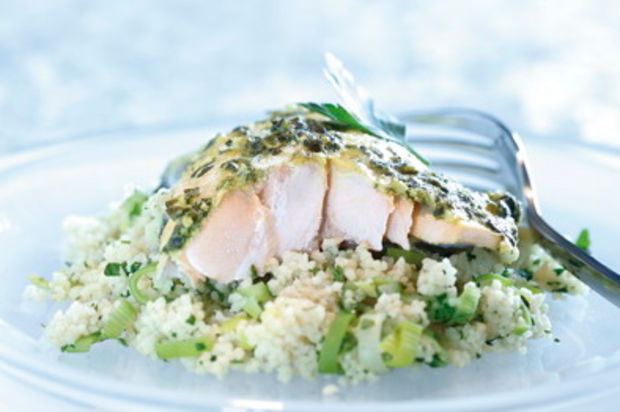 Marinierter Saibling auf Couscous in der Bratfolie