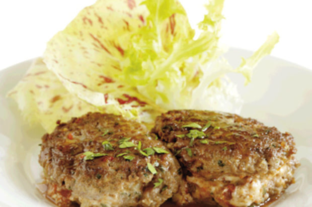 Gefüllte Hacksteaks an Portweinjus
