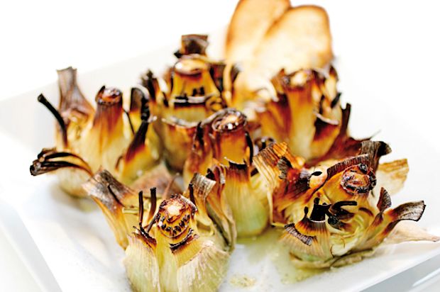 Gebackener junger Knoblauch