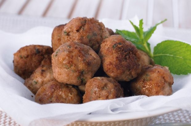 Lammhackfleischbällchen mit kalter Gurkensauce