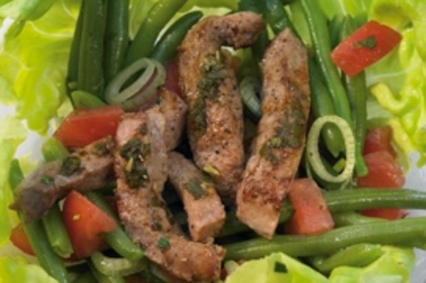 Bohnen-Tomaten-Salat mit Estragon und Kalbsleber