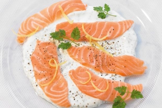 Lachs-Carpaccio an Kerbel-Zitronen-Sauce