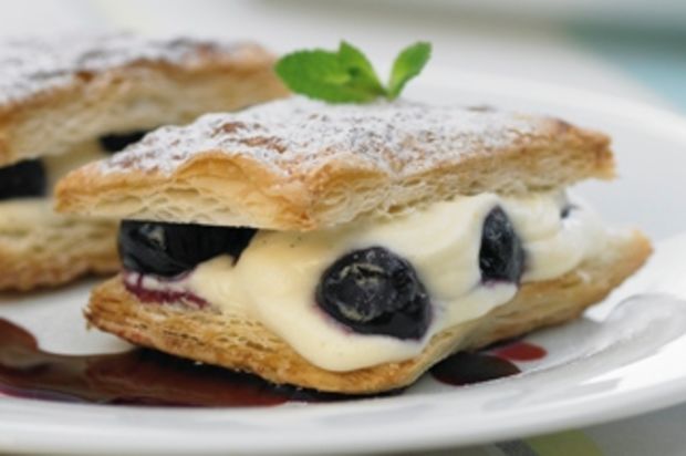 Milles-Feuilles mit Kirschen