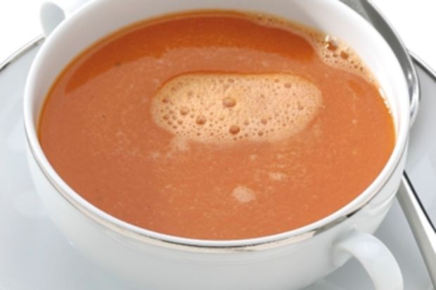 Warme oder kalte Suppe von gerösteten Tomaten