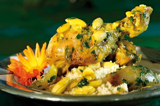 Huhn mit Zwiebeln und Mandeln