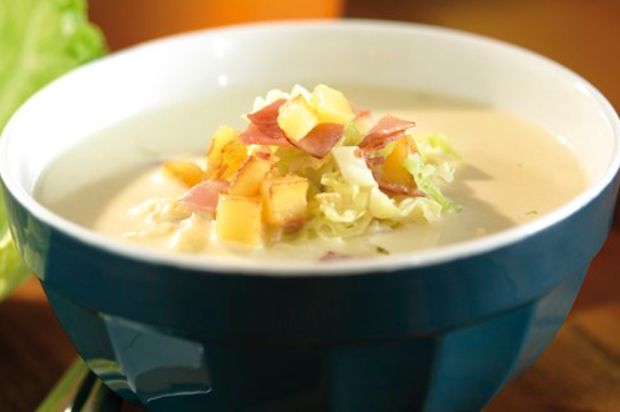 Wirzsuppe mit Kartoffeln und Schinken