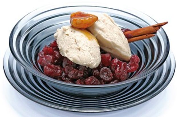 Marronimousse mit Cranberries-Kompott