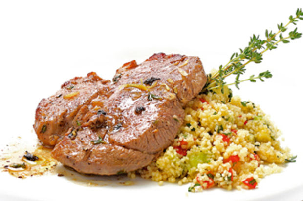 Marinierte Lammchops auf Avocado-Couscous