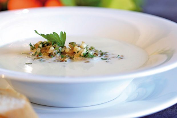 Zwiebelcremesuppe mit caramelisierten Zwiebeln
