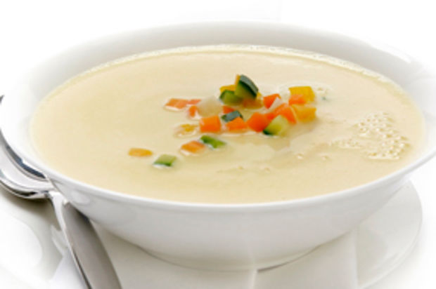 Champagnersuppe mit Gemüsekonfetti