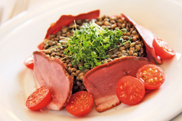 Linsensalat mit geräucherter Entebrust