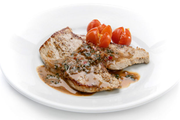 Kalbsschnitzel an Kräuter-Rotwein-Sauce