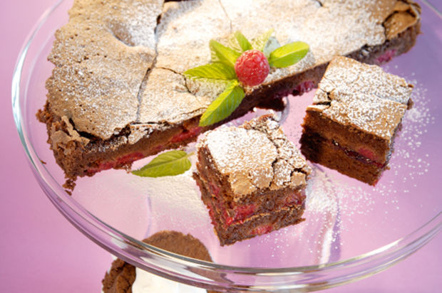 Schokoladengebäck mit Himbeeren