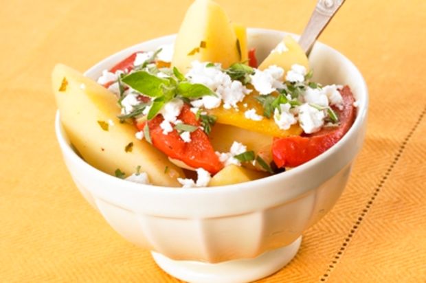 Geschmorte Peperoni mit Kartoffeln und Feta