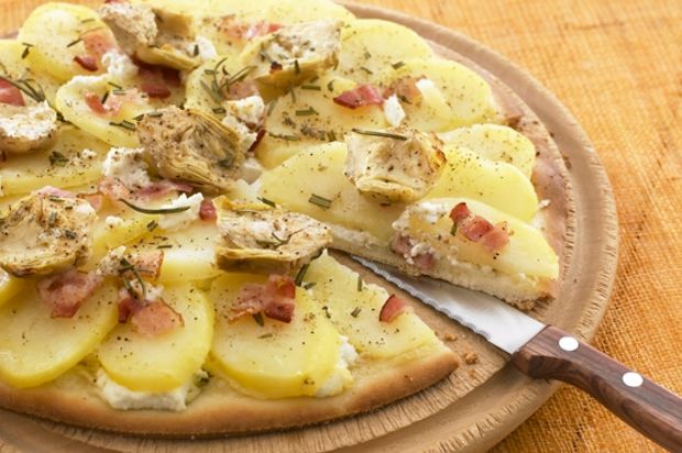 Kartoffelpizza mit Artischocken
