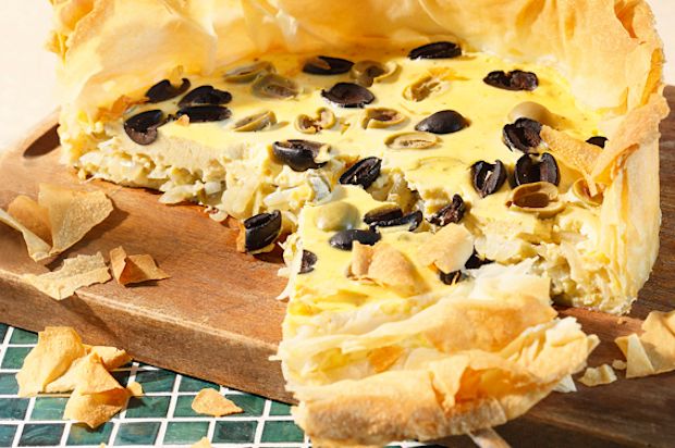 Zwiebel-Oliven-Strudelkuchen