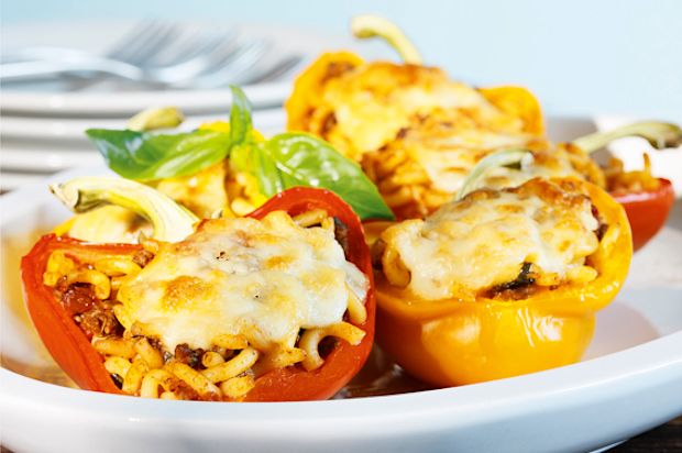 Gefüllte Peperoni mit Hörnli-Bolognese