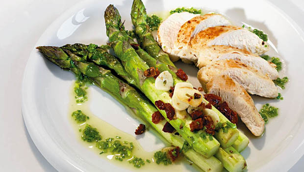 pouletbrustchen mit gebratenen spargeln annemarie wildeisens kochen
