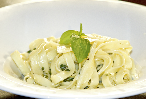 tagliatelle an zitronen basilikum sauce annemarie wildeisens kochen