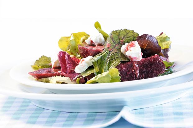Marinierte Randen mit Feta und Salat