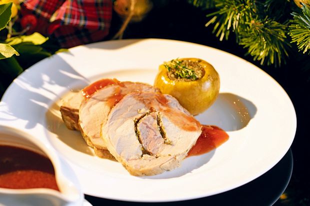 Schweinsbraten mit gefüllten Äpfeln