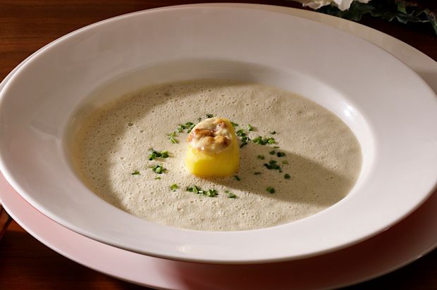 Meerrettichsuppe mit gefüllter Kartoffel