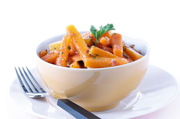 Lauwarmer Rüeblisalat an Speck-Vinaigrette