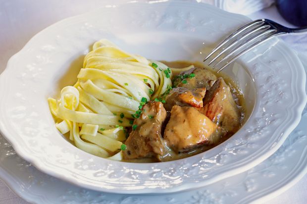 Spezzatino alla panna - Geschmortes Kalbsragout in Rahm