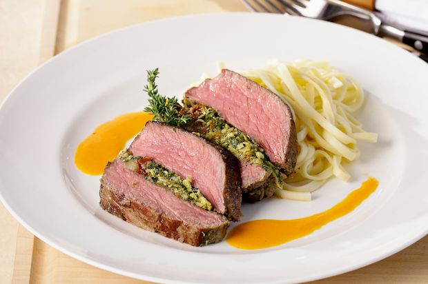 Gefülltes Entrecôte an Knoblauch-Orangen-Sauce