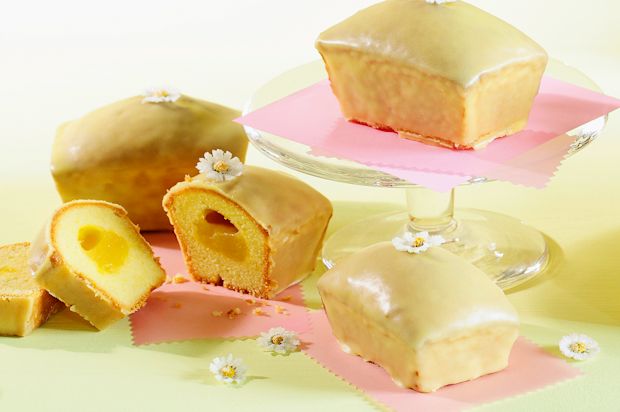 Kleine gefüllte Zitronencakes