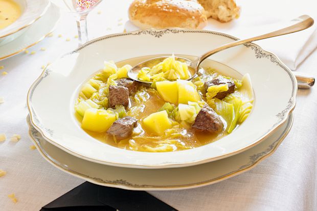 Grüne Gemüsesuppe mit Lamm