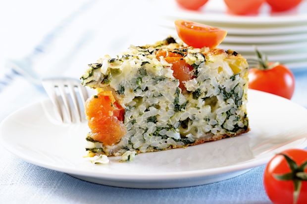 Risotto-Torte mit Spinat, Tomaten und Mozzarella