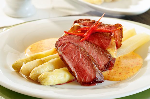 Entrecôte an Peperoncino-Orangen-Hollandaise