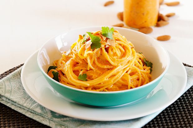 Spaghettini mit Chili-Mandel-Pesto