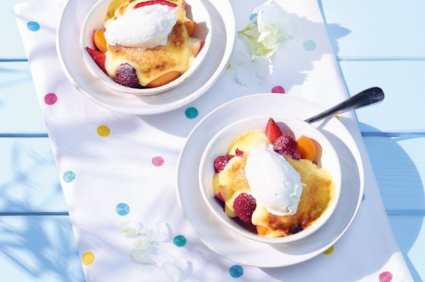 Überbackene Früchte an Vanillecreme